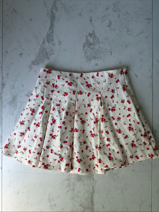 Zara Dresses & Skirts - Zara Floral Skirt